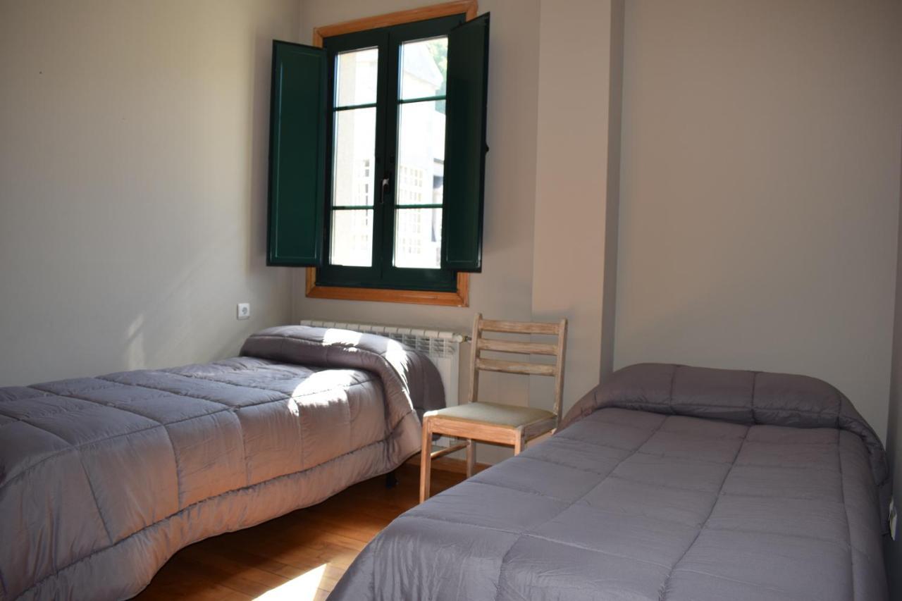 Tras Do Convento Hostel Samos Bagian luar foto